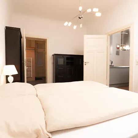 Apartment Zentrales Im Westend I Kueche I Balkon I Fuer Bis Zu 4 Personen *