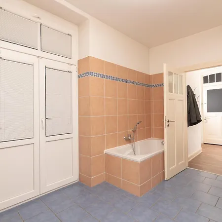 Apartment Zentrales Im Westend I Kueche I Balkon I Fuer Bis Zu 4 Personen