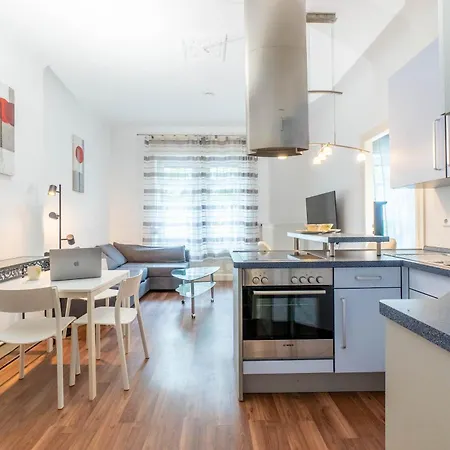 Zentrales Im Westend I Kueche I Balkon I Fuer Bis Zu 4 Personen