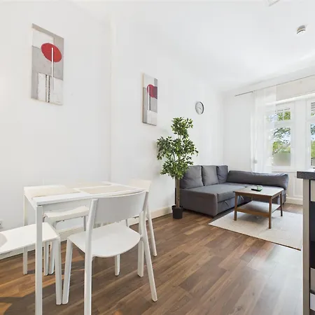 Zentrales Im Westend I Kueche I Balkon I Fuer Bis Zu 4 Personen *