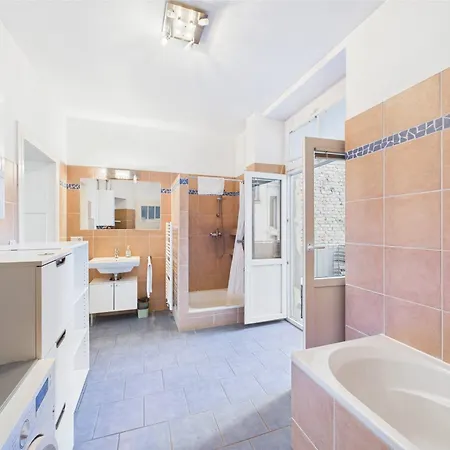 Zentrales Im Westend I Kueche I Balkon I Fuer Bis Zu 4 Personen Apartment