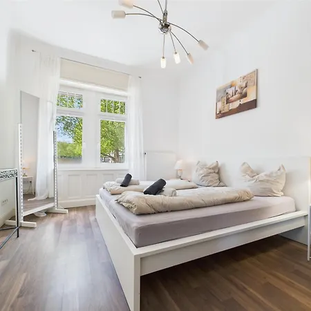 Apartment Zentrales Im Westend I Küche I Balkon I Für Bis Zu 4 Personen