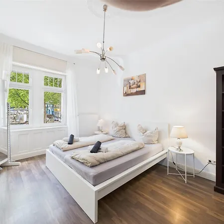 Apartment Zentrales Im Westend I Küche I Balkon I Für Bis Zu 4 Personen