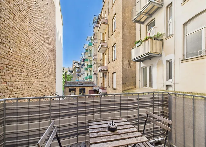 Zentrales Im Westend I Kueche I Balkon I Fuer Bis Zu 4 Personen